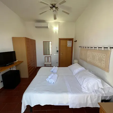 Hotel Da Cecco Santa Teresa Gallura Exterior photo